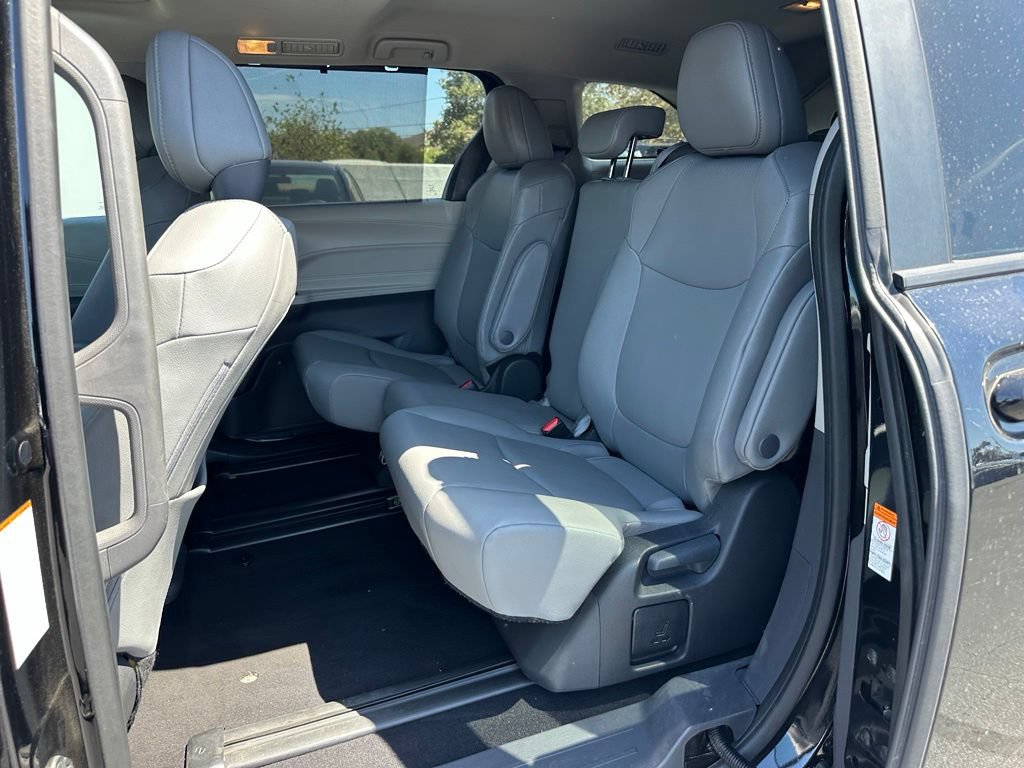 Used 2024 Toyota Sienna XLE FWD image 10
