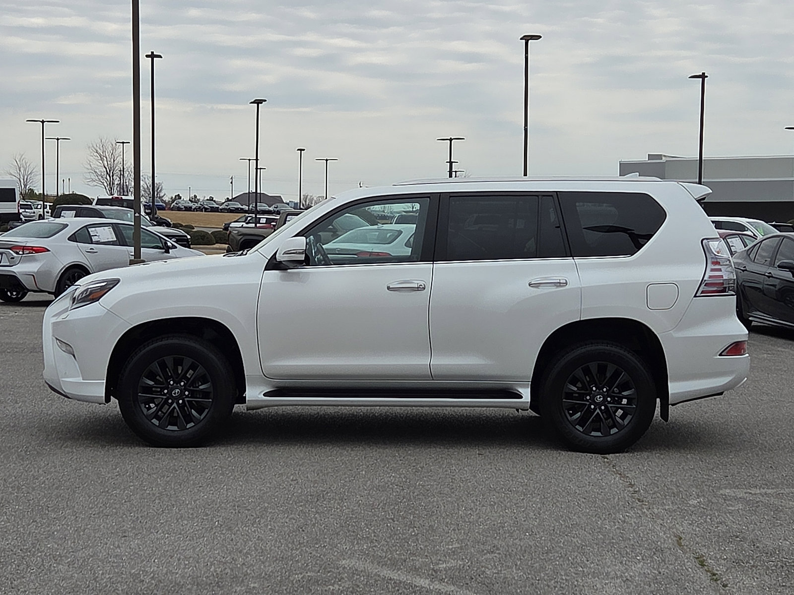 Used 2023 Lexus GX 460 Premium w/ Premium Package AWD/4WD image 3