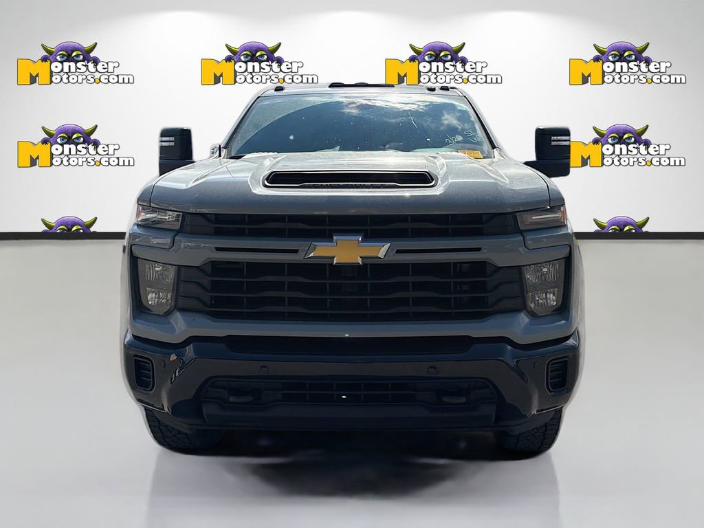 Used 2025 Chevrolet Silverado 2500 Custom w/ Custom Value Package image 2