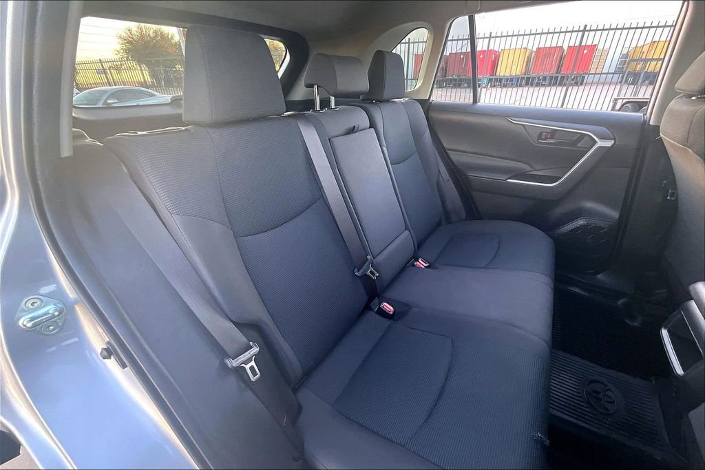 Used 2019 Toyota RAV4 LE image 32