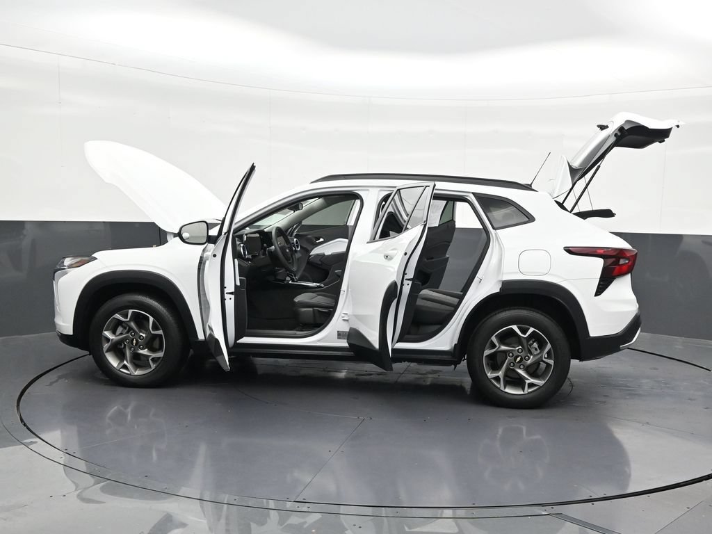 Used 2025 Chevrolet Trax LT FWD image 33