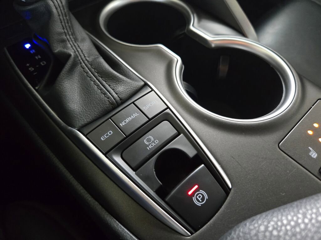 Used 2024 Toyota Camry XLE w/ Cold Weather Package FWD image 17