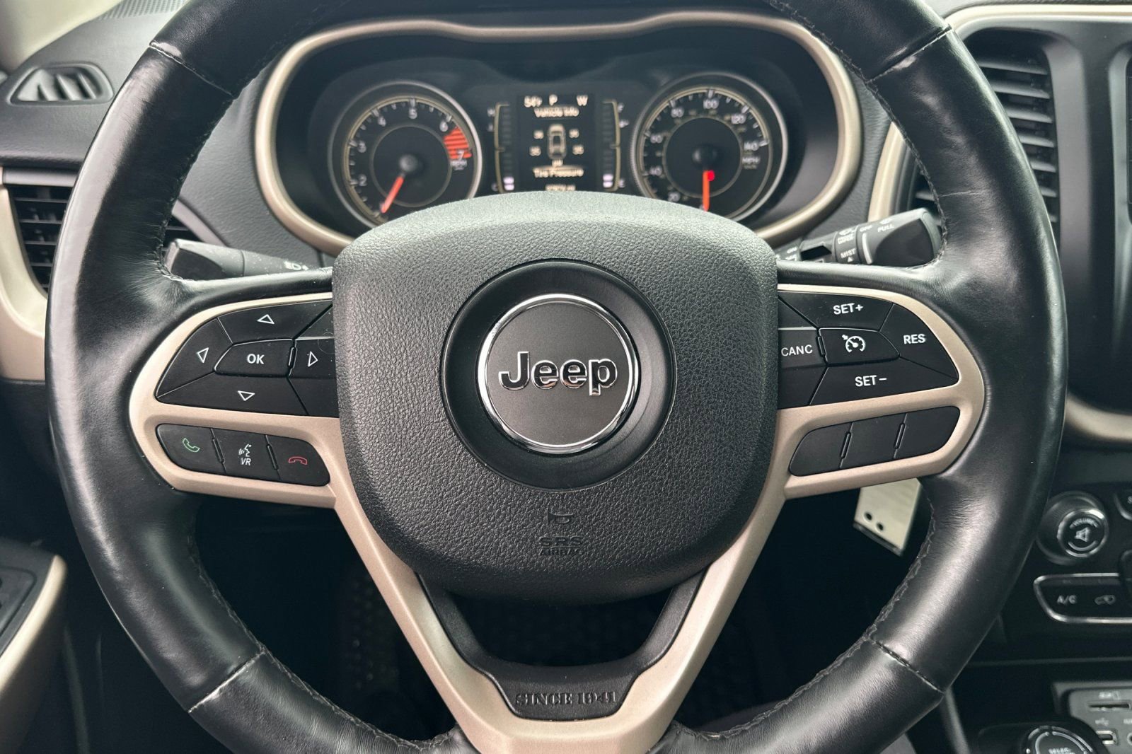 Used 2017 Jeep Cherokee Sport w/ Cold Weather Group AWD/4WD image 22
