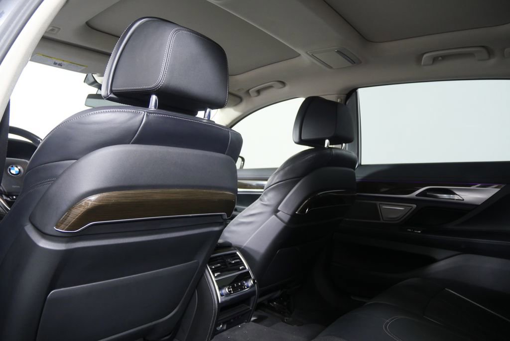 Used 2022 BMW 740i w/ Premium Package RWD image 16