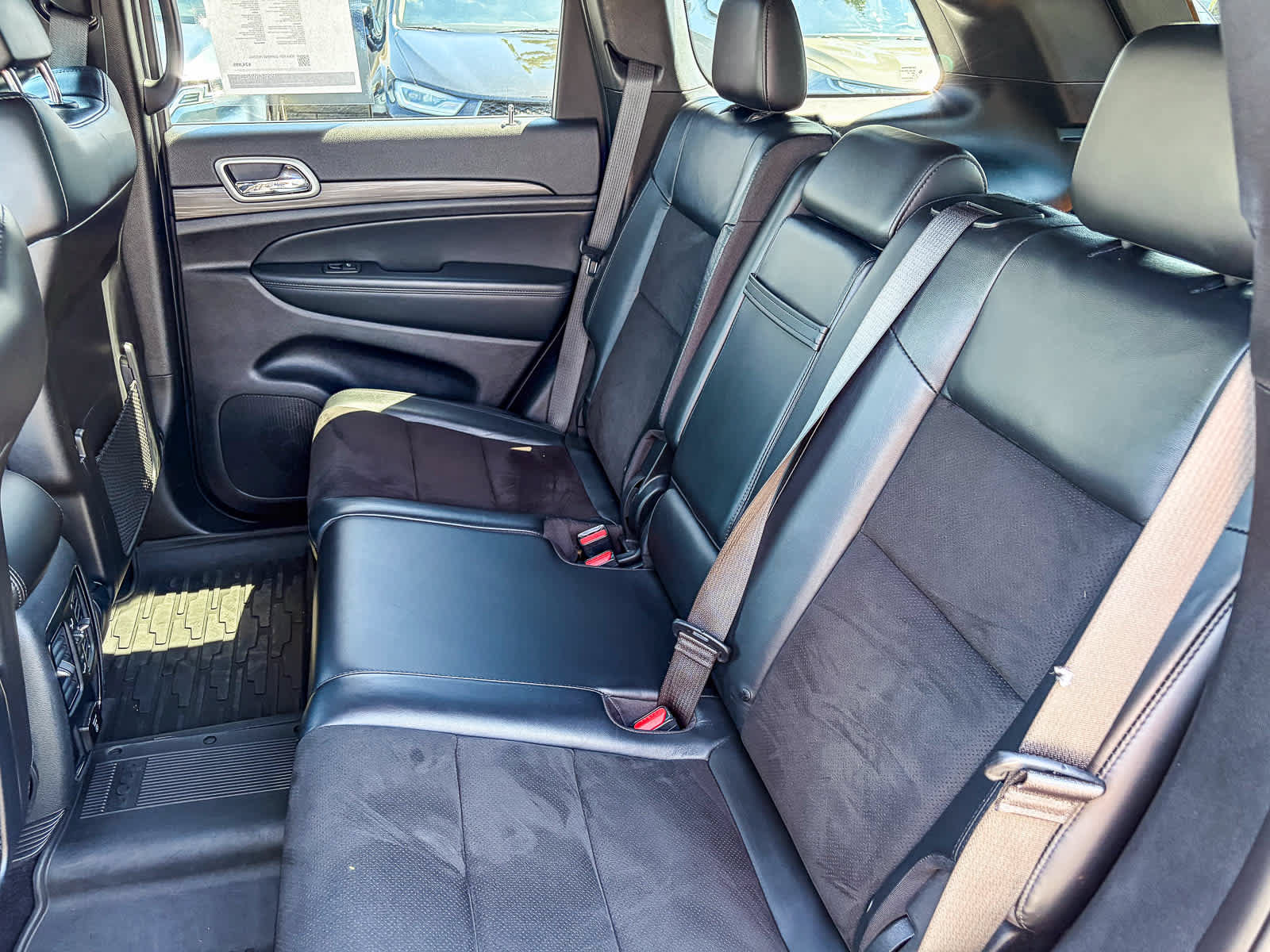 Used 2021 Jeep Grand Cherokee Laredo X AWD/4WD image 17