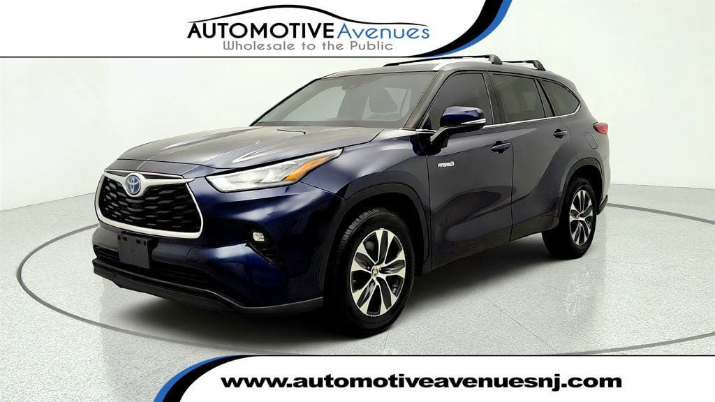 Used 2020 Toyota Highlander XLE FWD video 1