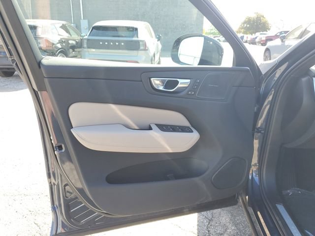 New 2026 Volvo XC60 B5 Plus w/ Protection Package Premier AWD/4WD image 24