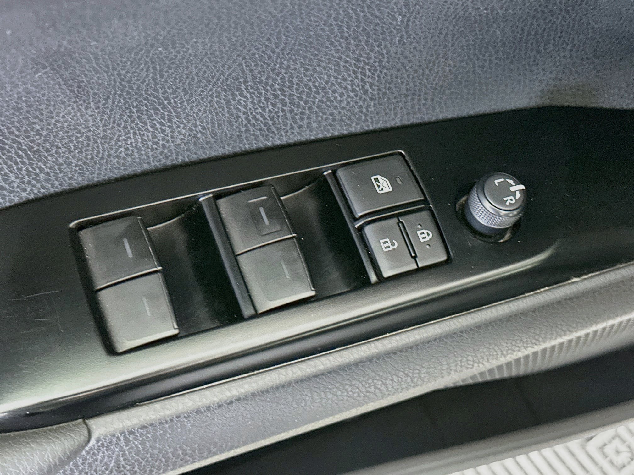 Used 2025 Toyota Camry SE FWD image 15