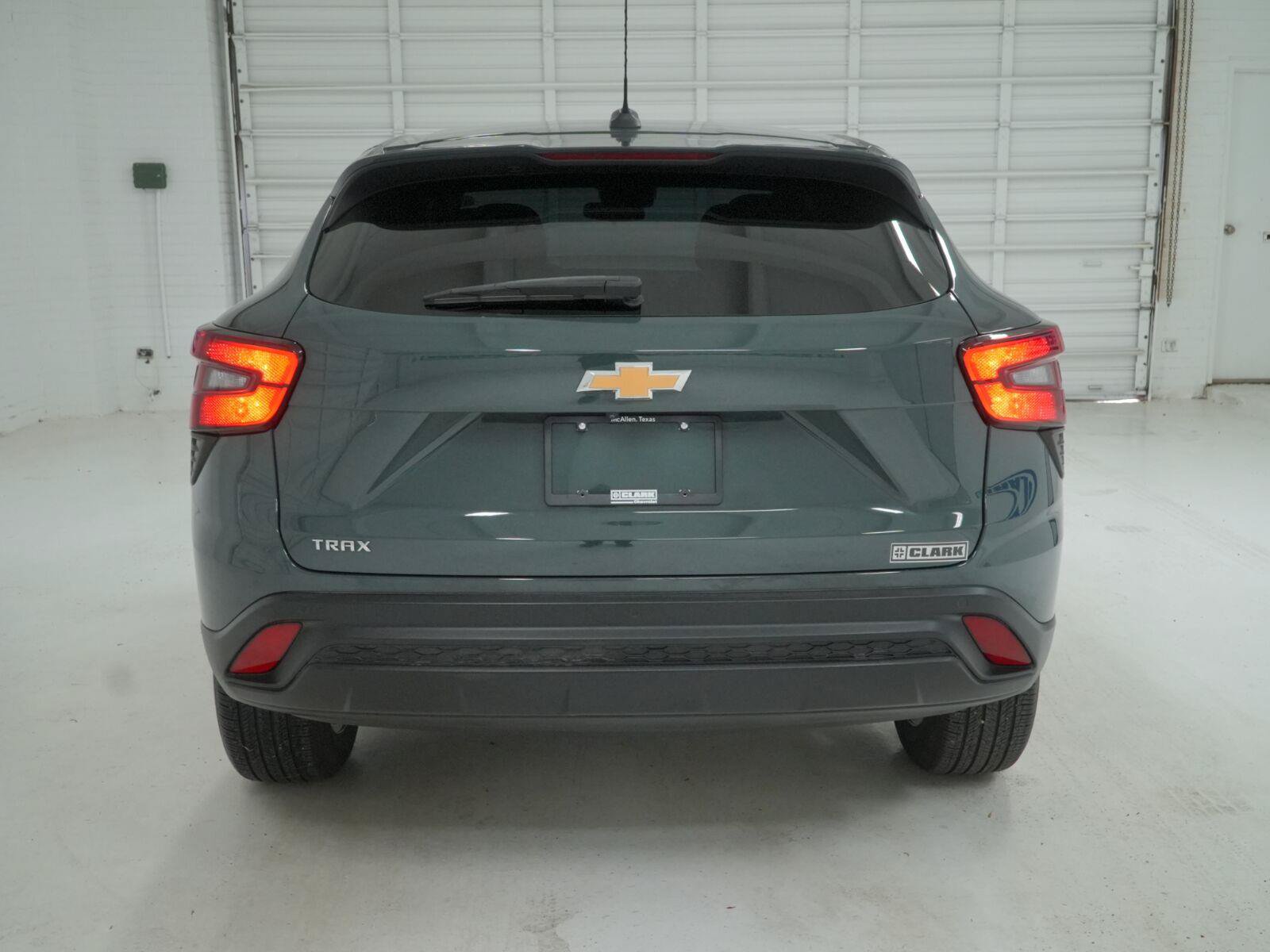 Used 2025 Chevrolet Trax LS w/ LS Convenience Package FWD image 21