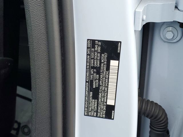 Used 2025 Volvo XC40 B5 Core image 33