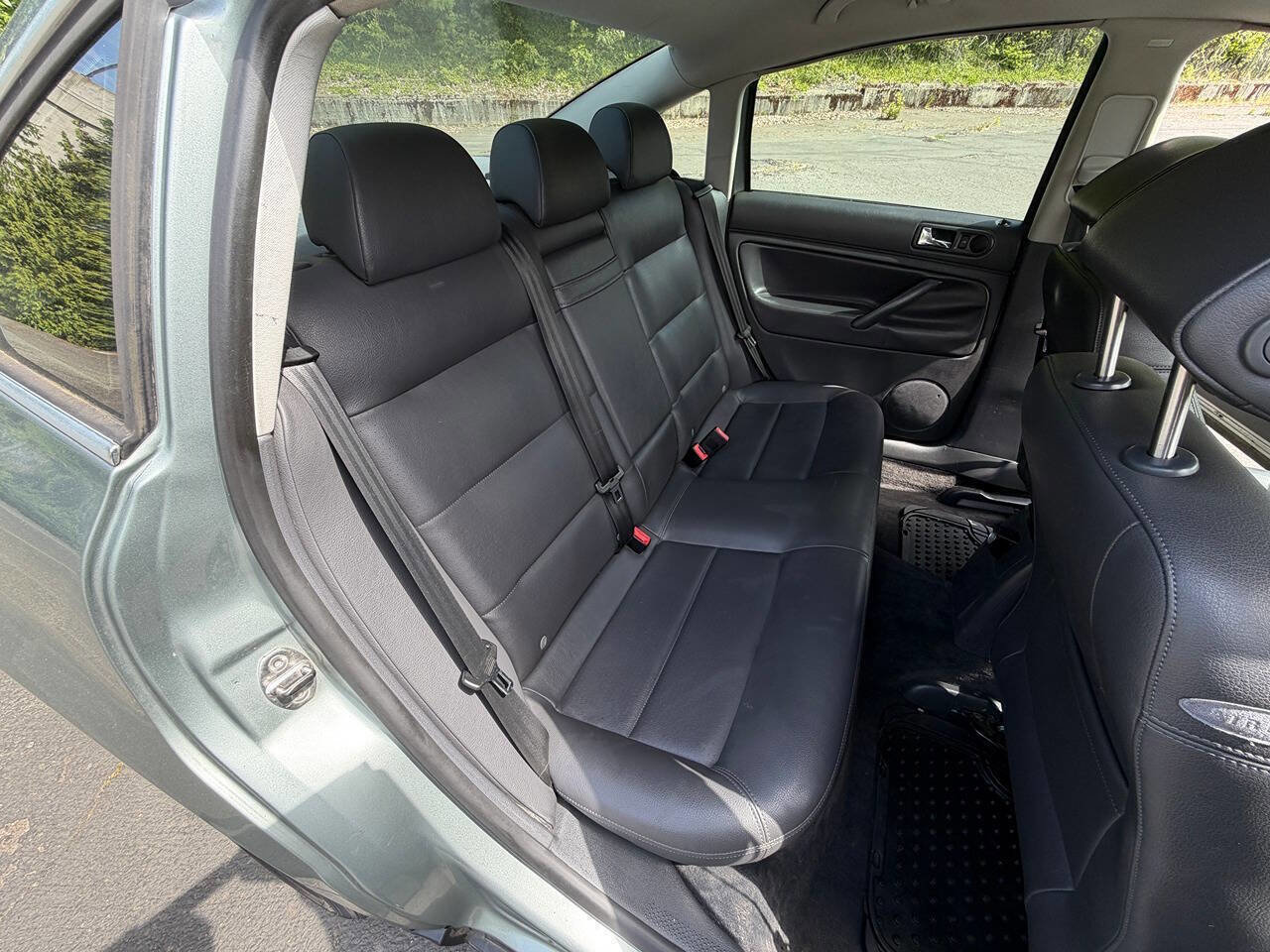 Used 2005 Volkswagen Passat GL FWD image 34