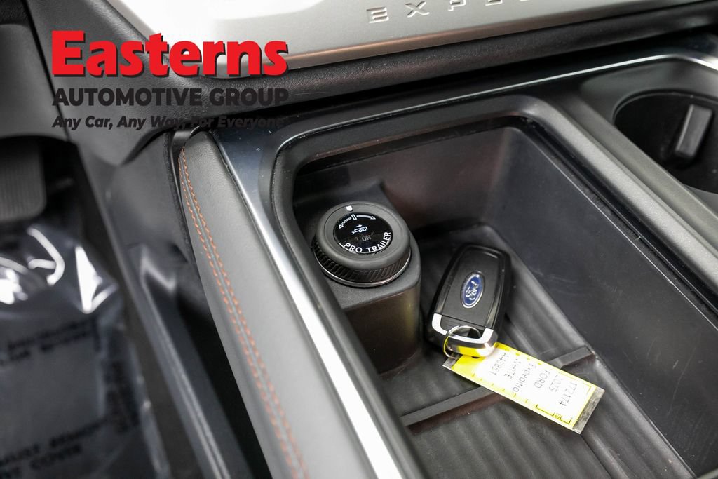 Used 2025 Ford Expedition Active AWD/4WD image 12