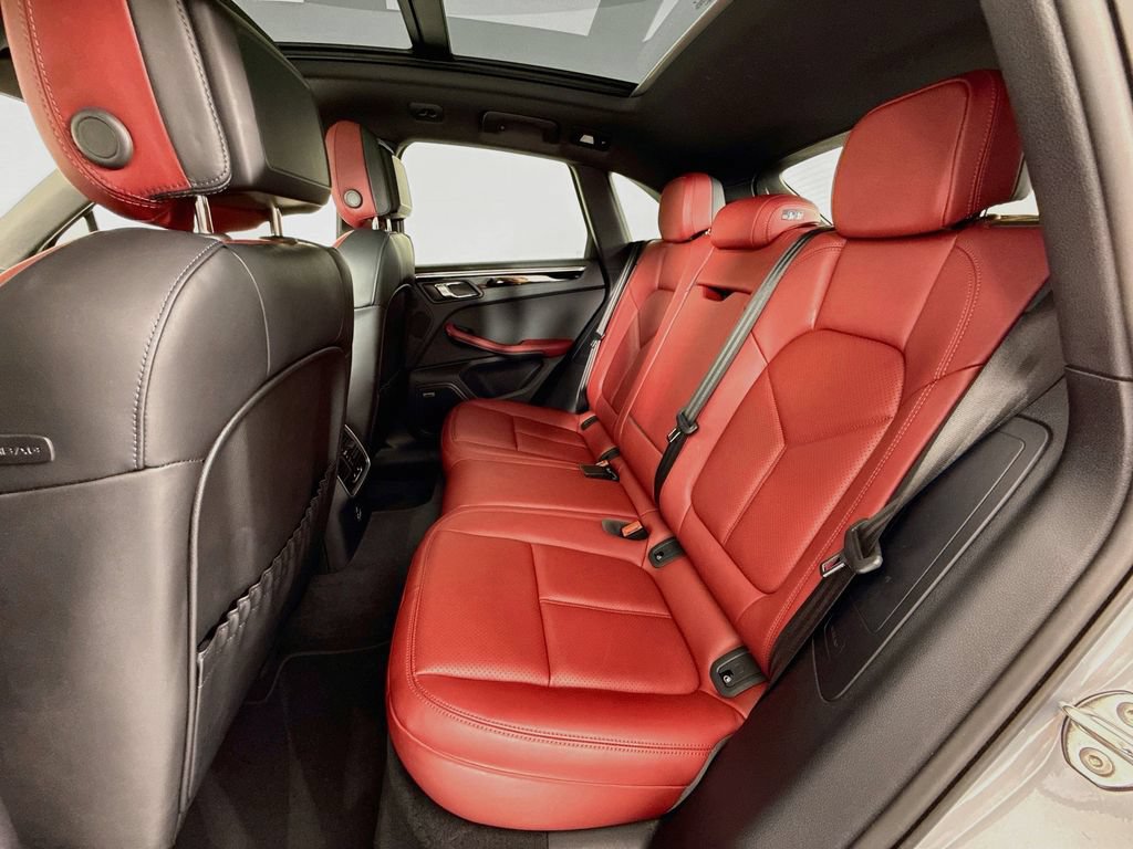 Certified 2025 Porsche Macan AWD/4WD image 24
