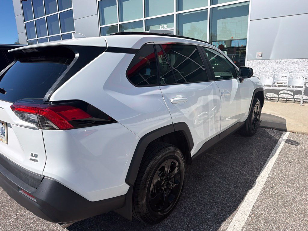 Certified 2021 Toyota RAV4 LE AWD/4WD image 3