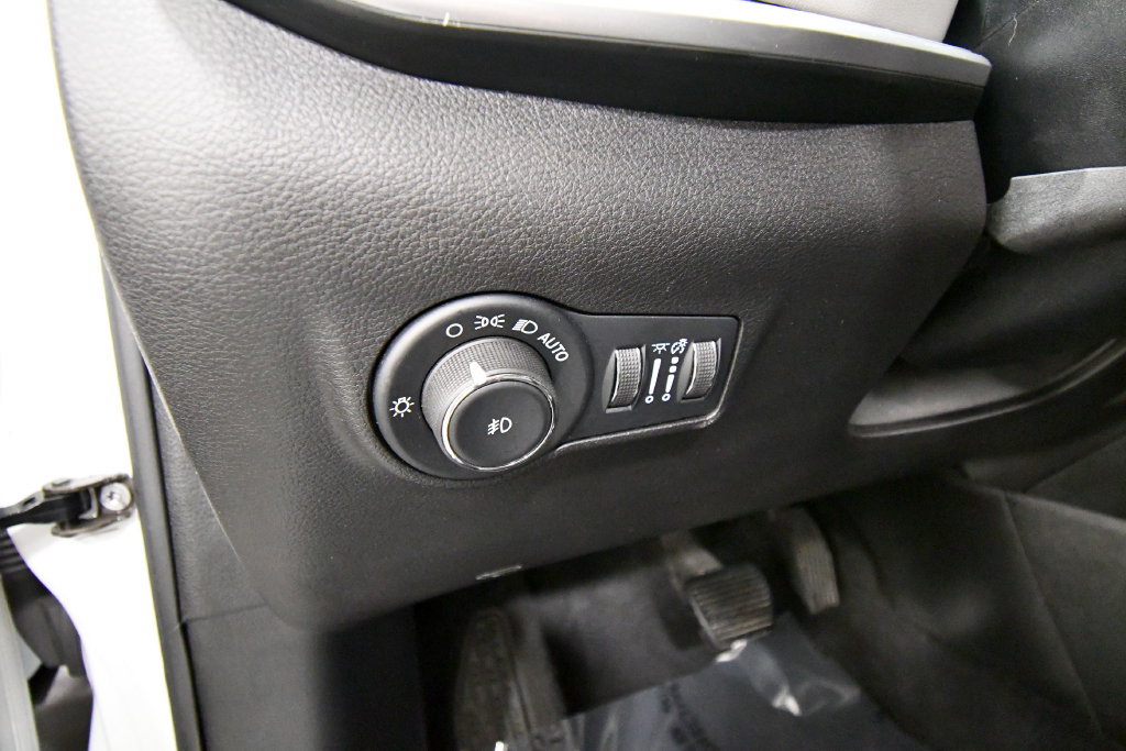 Used 2025 Jeep Compass Limited AWD/4WD image 19