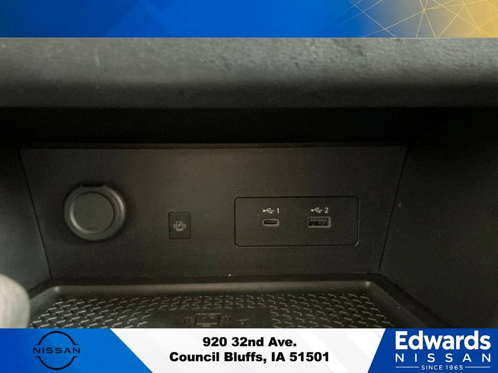 Used 2025 Nissan Pathfinder SL AWD/4WD image 32