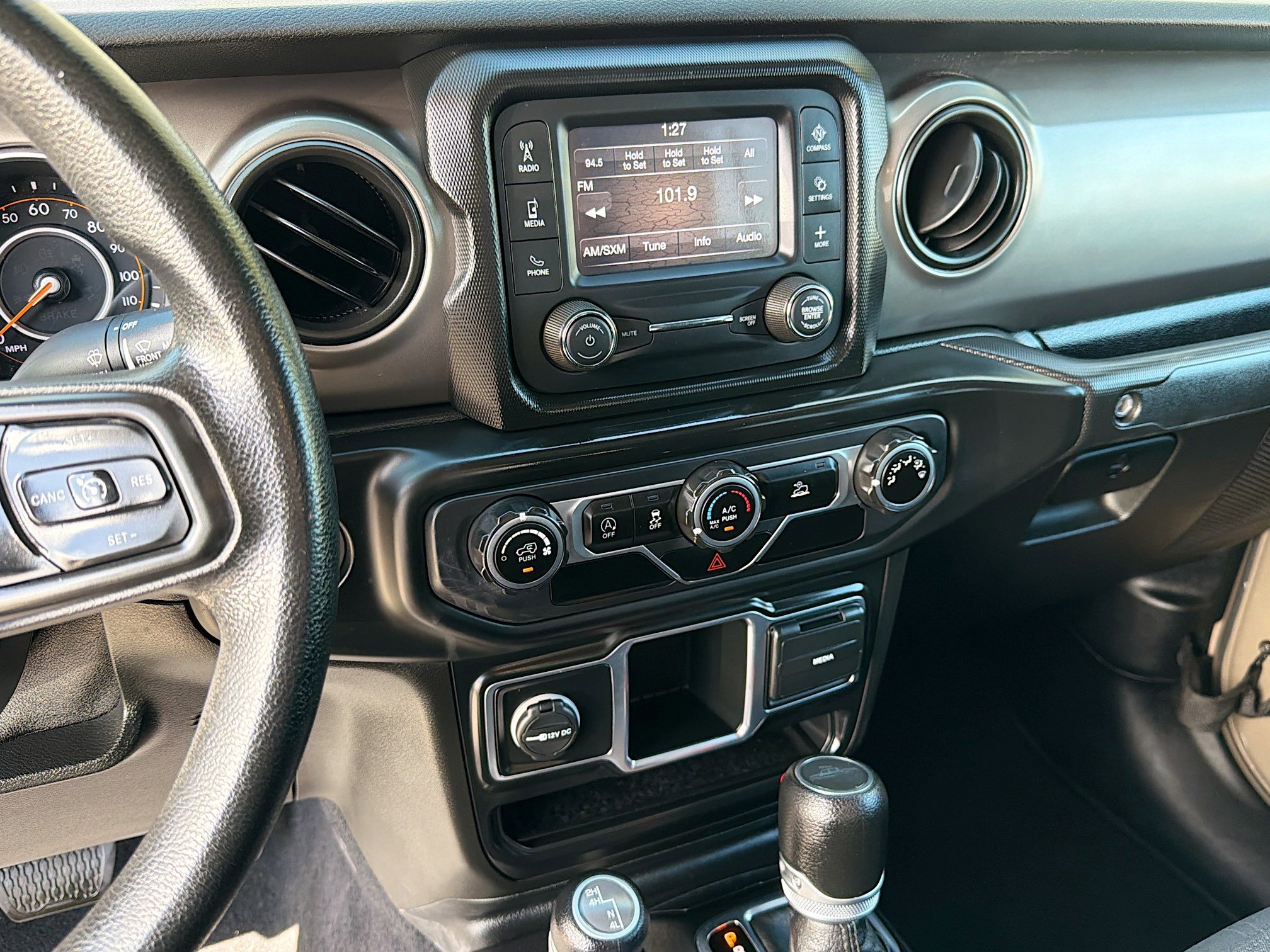 Used 2020 Jeep Gladiator Sport image 27