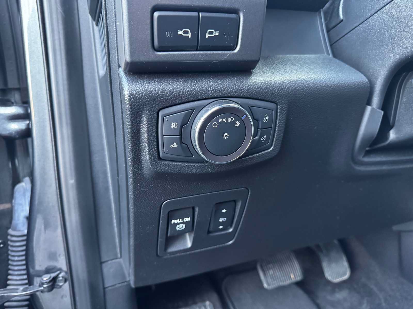 Used 2019 Ford F150 XLT w/ Equipment Group 302A Luxury AWD/4WD image 3