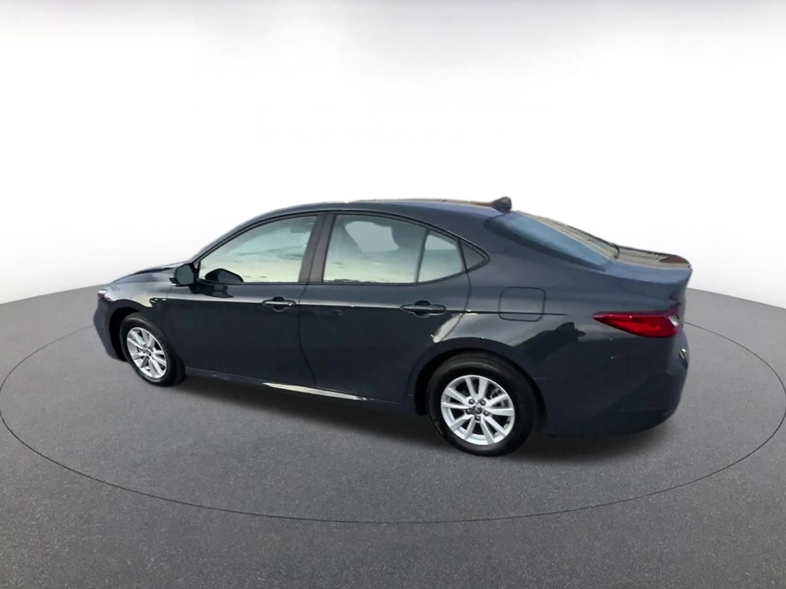 Used 2025 Toyota Camry LE image 10