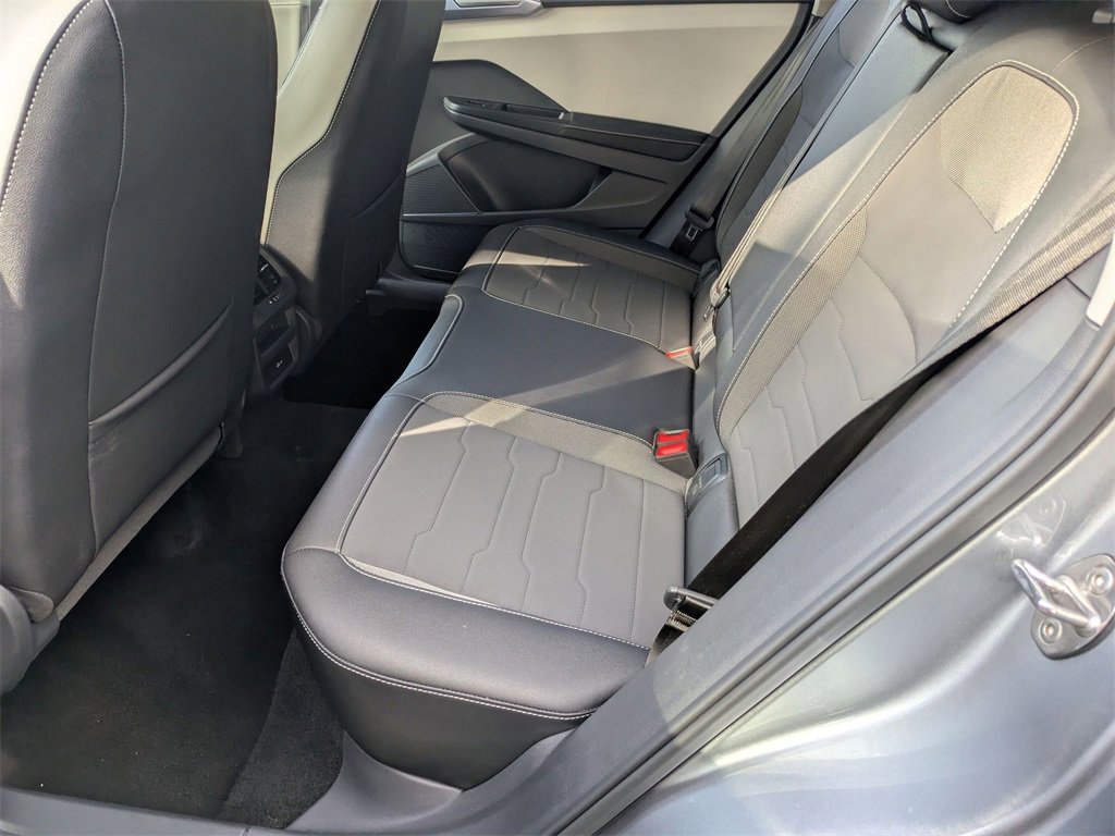 Used 2025 Volkswagen Taos SE image 26