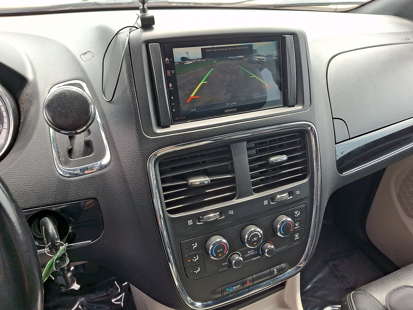 Used 2020 Dodge Grand Caravan SXT FWD image 7