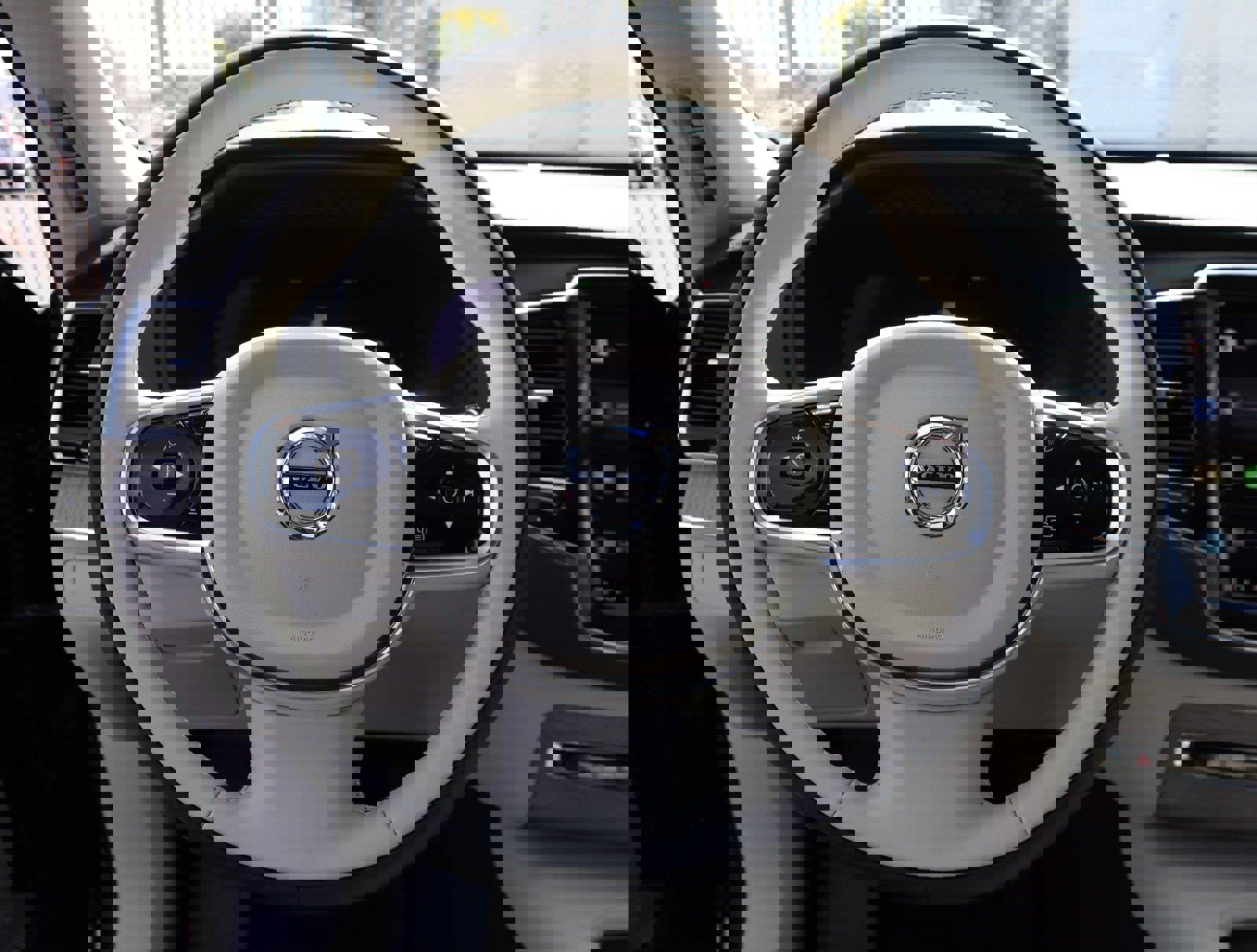 Certified 2024 Volvo XC90 B6 Ultimate image 29