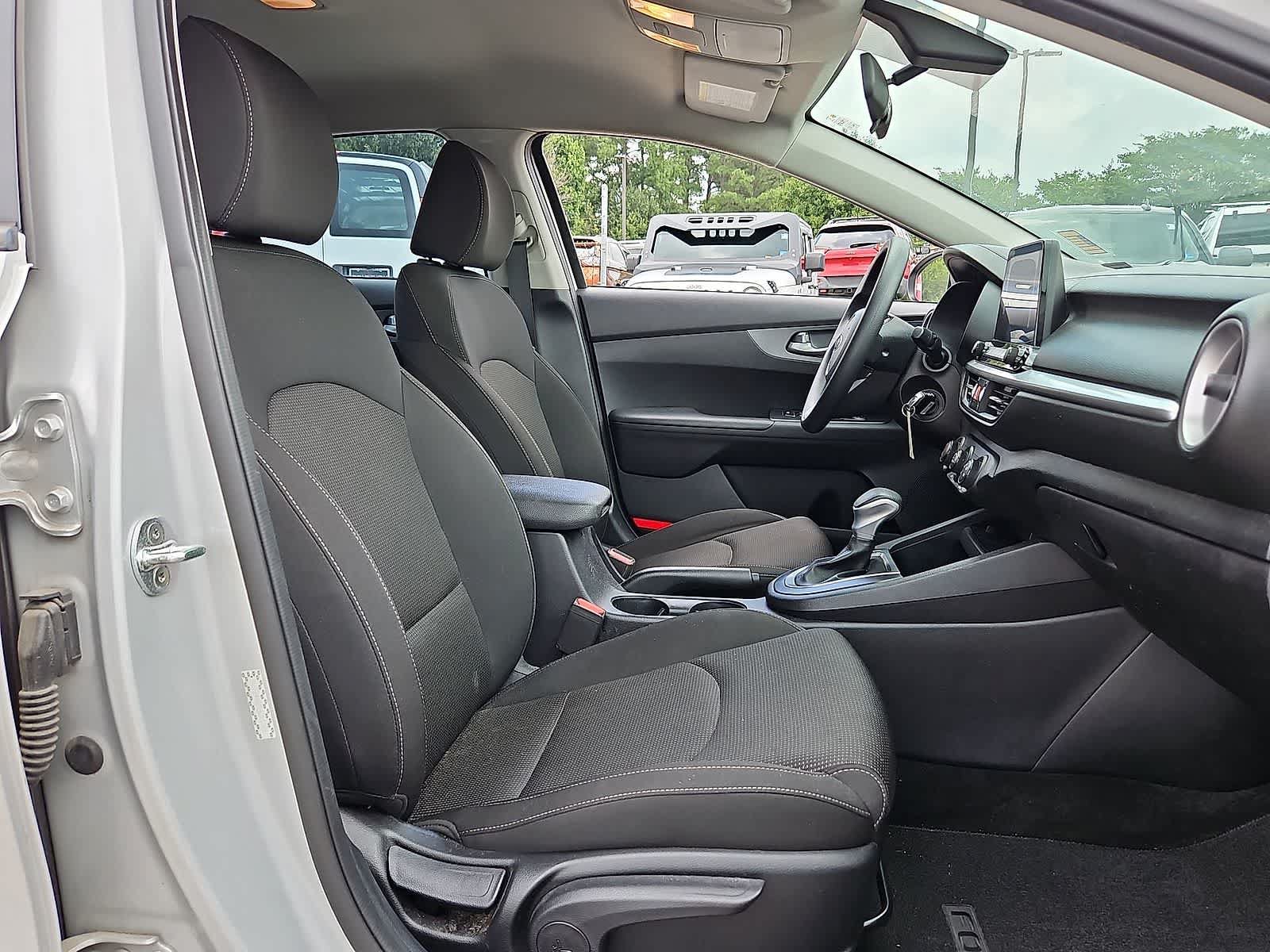 Used 2020 Kia Forte LXS FWD image 30