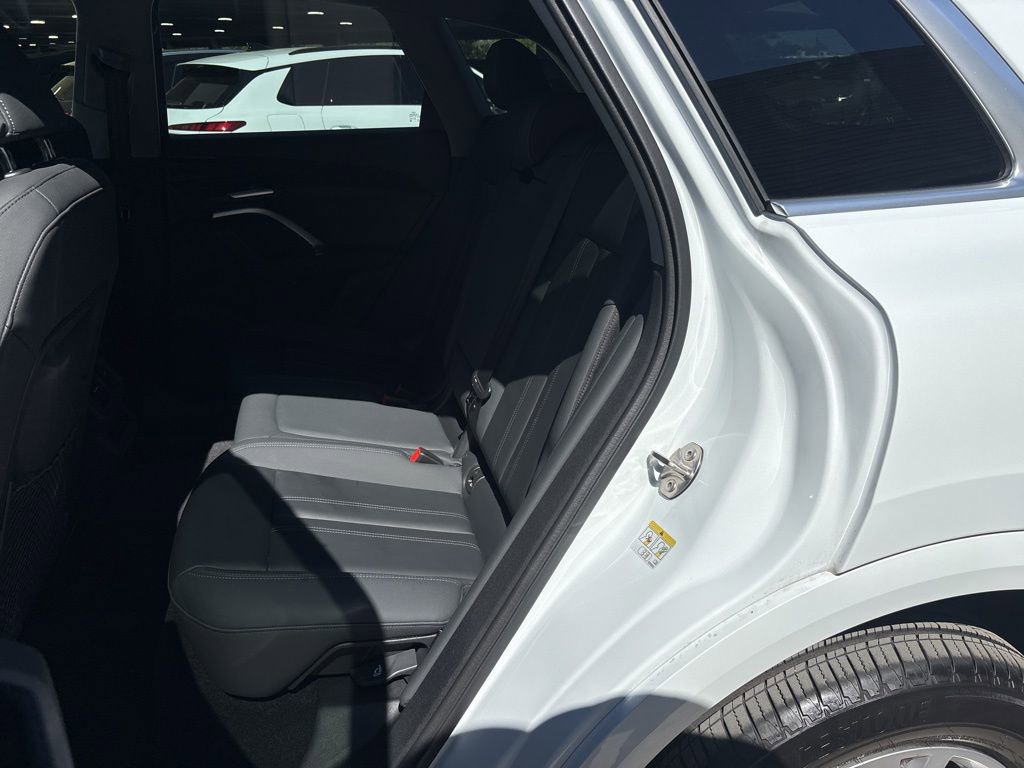 Used 2025 Audi Q5 Premium w/ Convenience Package image 14