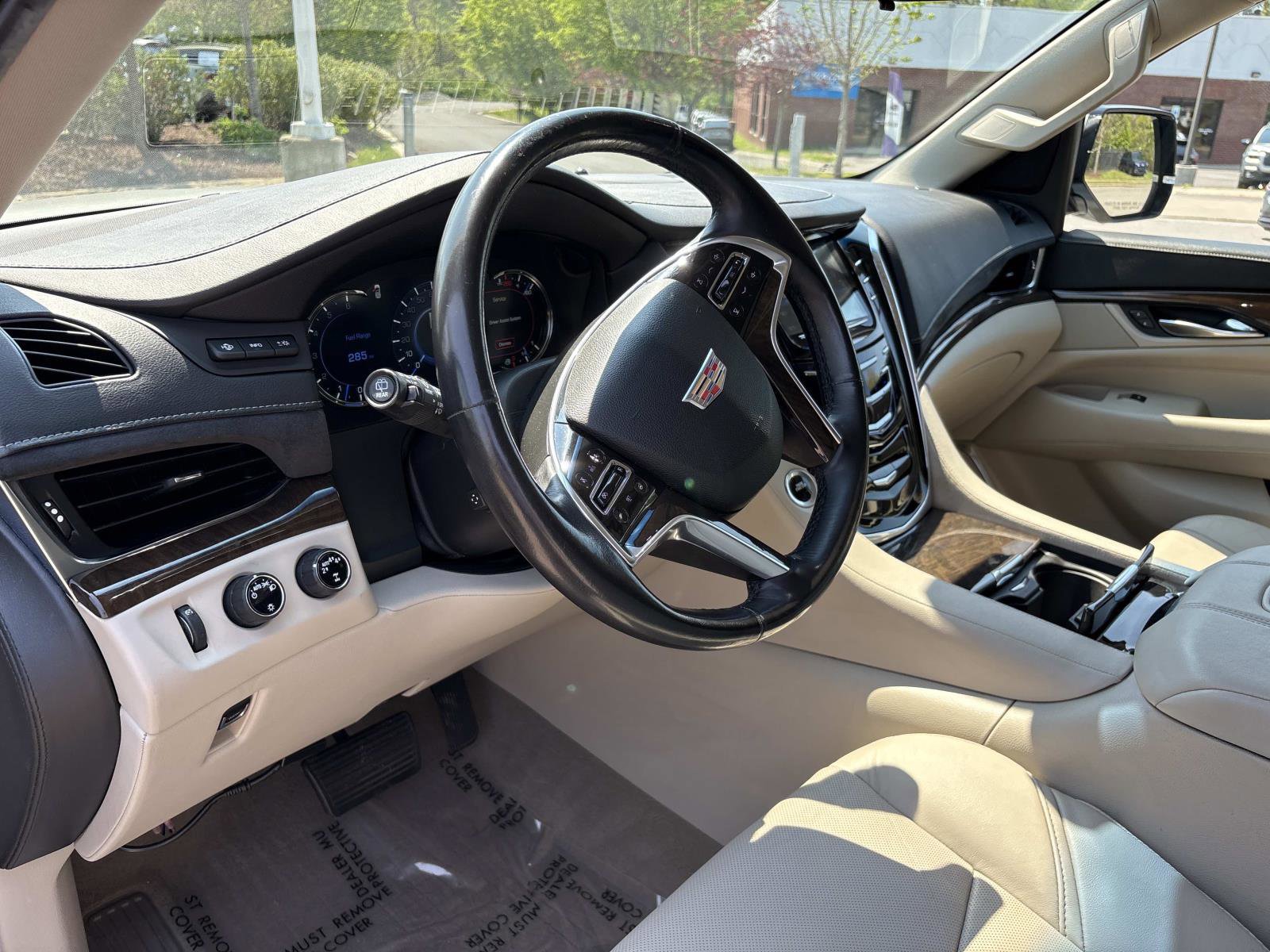 Used 2018 Cadillac Escalade Premium Luxury image 18