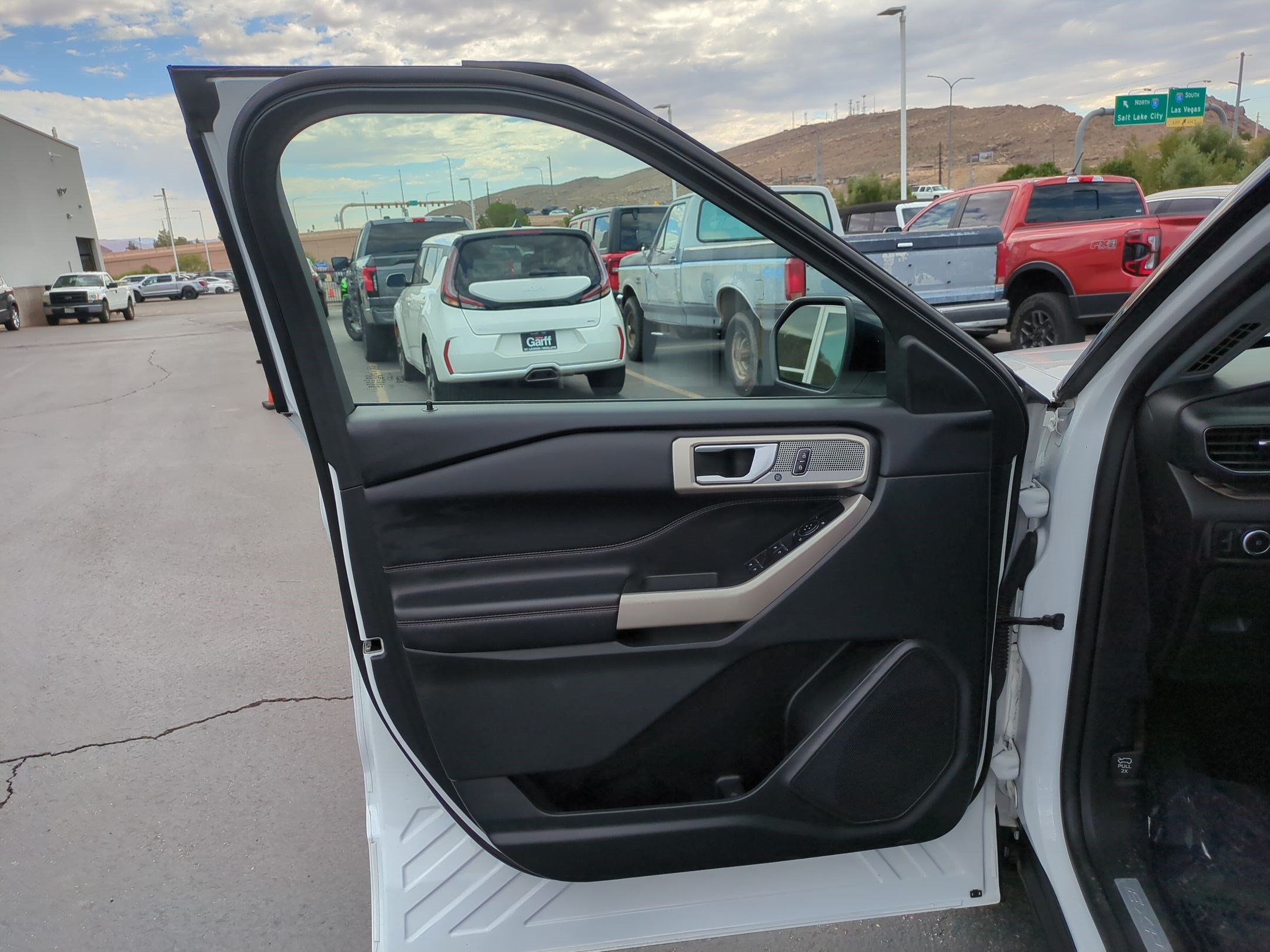 Certified 2023 Ford Explorer Limited AWD/4WD image 14