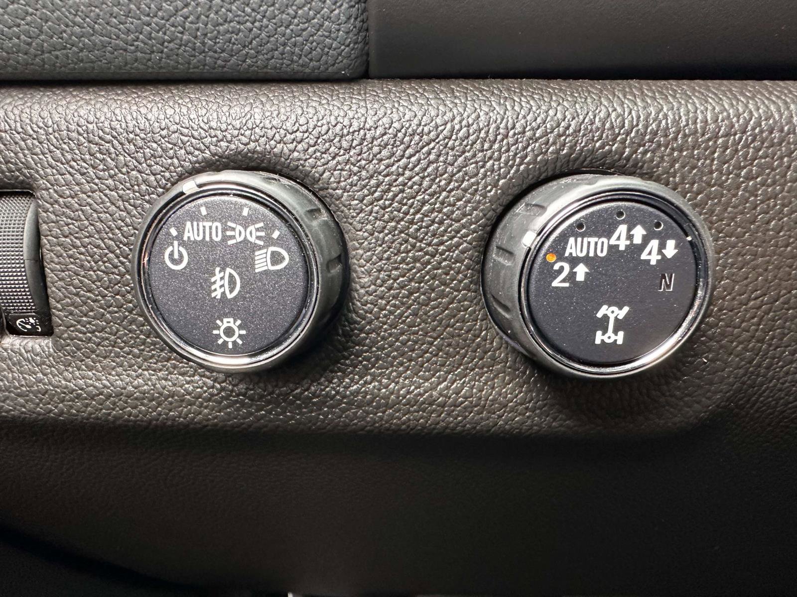 Used 2022 Chevrolet Colorado Z71 AWD/4WD image 17
