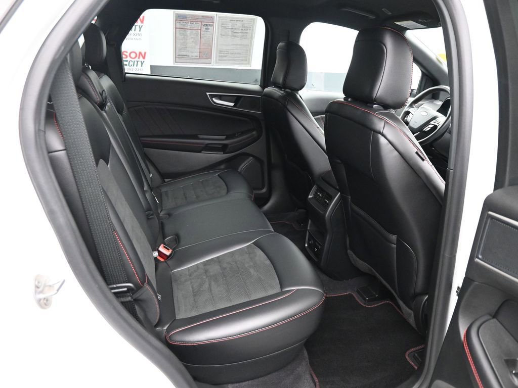 Used 2024 Ford Edge ST-Line image 13