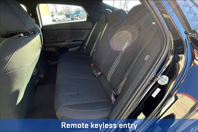 New 2025 Hyundai Elantra SEL image 12