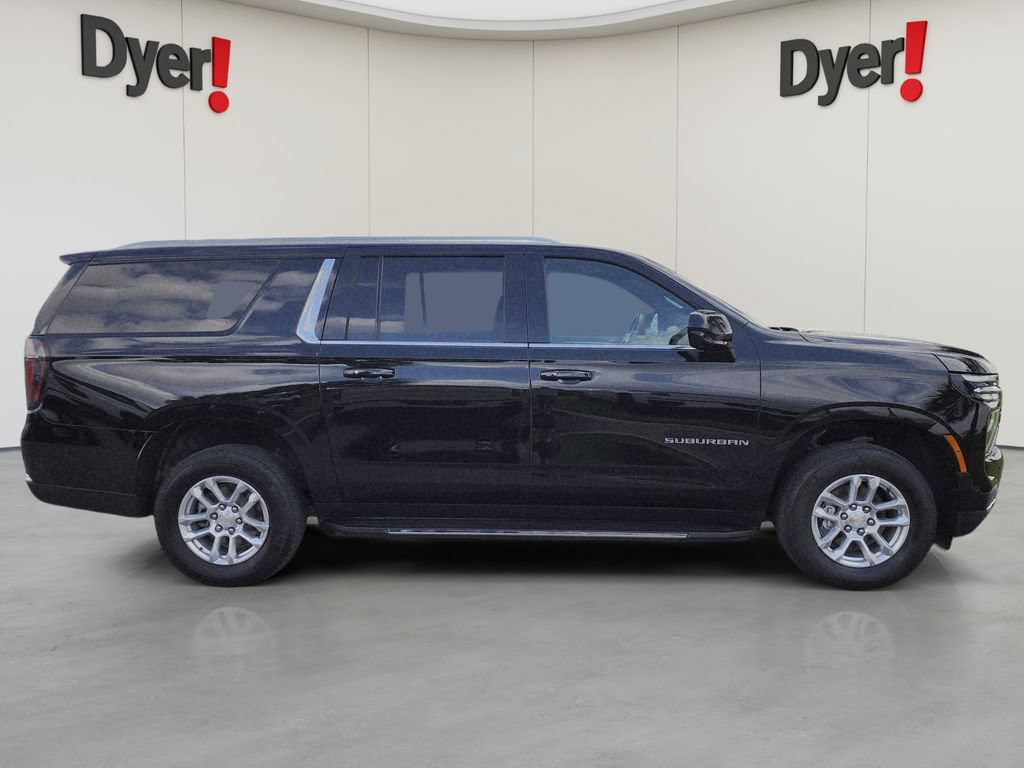 Used 2025 Chevrolet Suburban LT RWD image 2