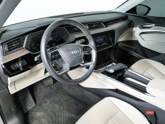 Used 2023 Audi e-tron Premium Plus w/ Premium Plus Package image 4