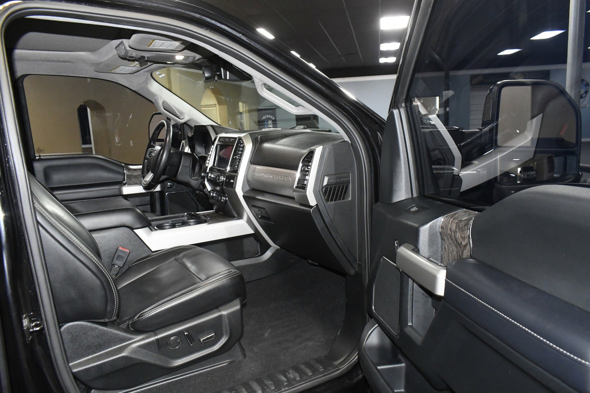 Used 2019 Ford F250 Lariat w/ Lariat Ultimate Package image 46