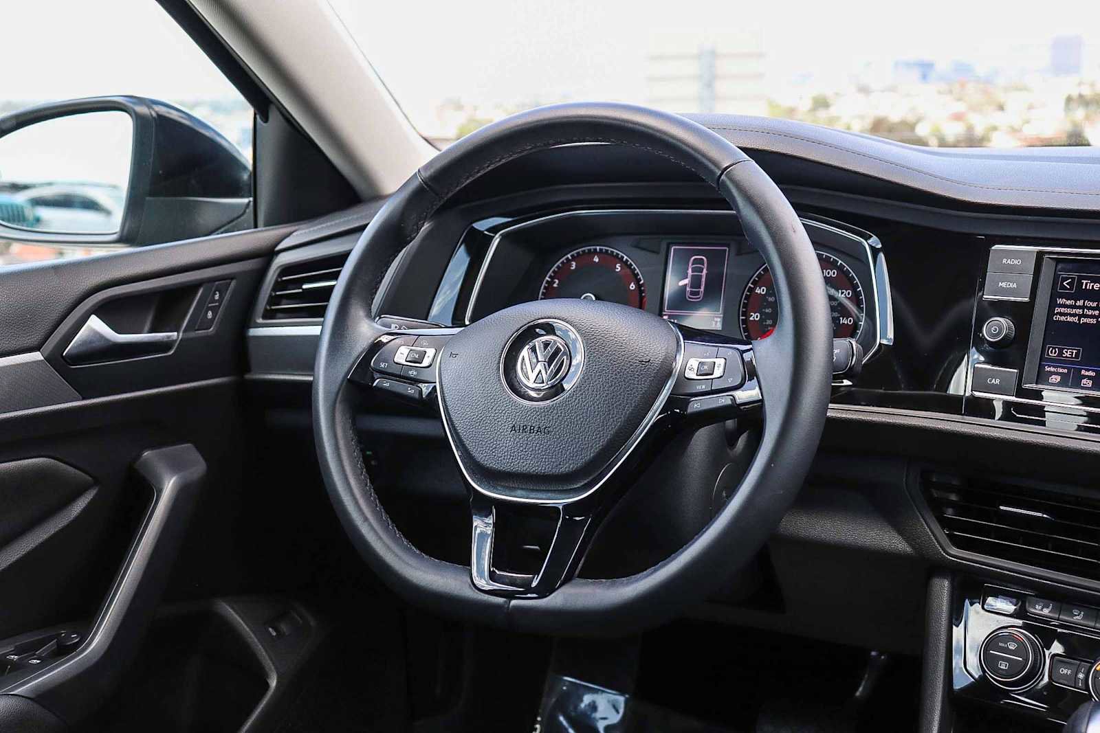 Used 2019 Volkswagen Jetta SE w/ Cold Weather Package FWD image 16