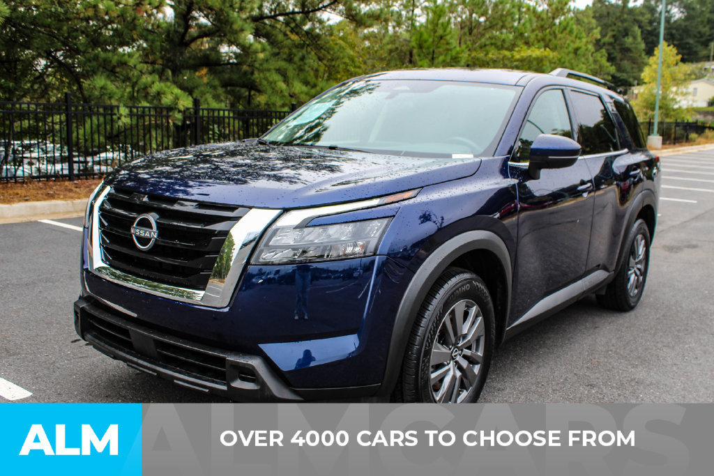 Used 2025 Nissan Pathfinder SV FWD image 2