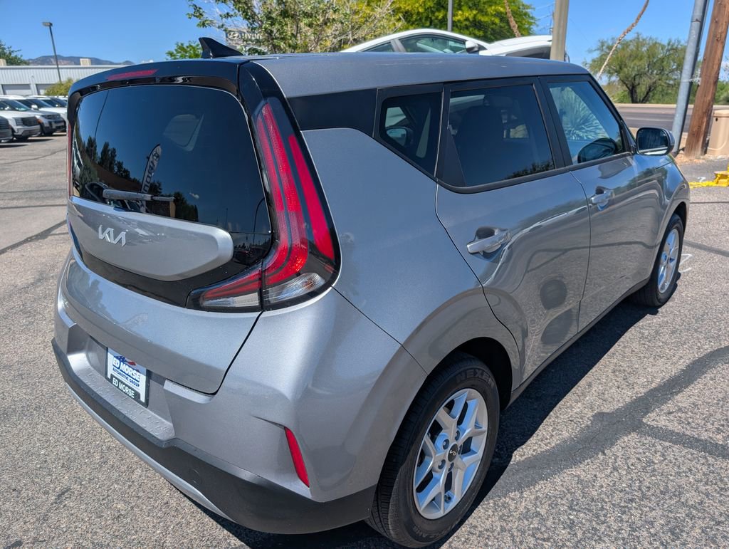 Used 2025 Kia Soul LX w/ LX Technology Package FWD image 5