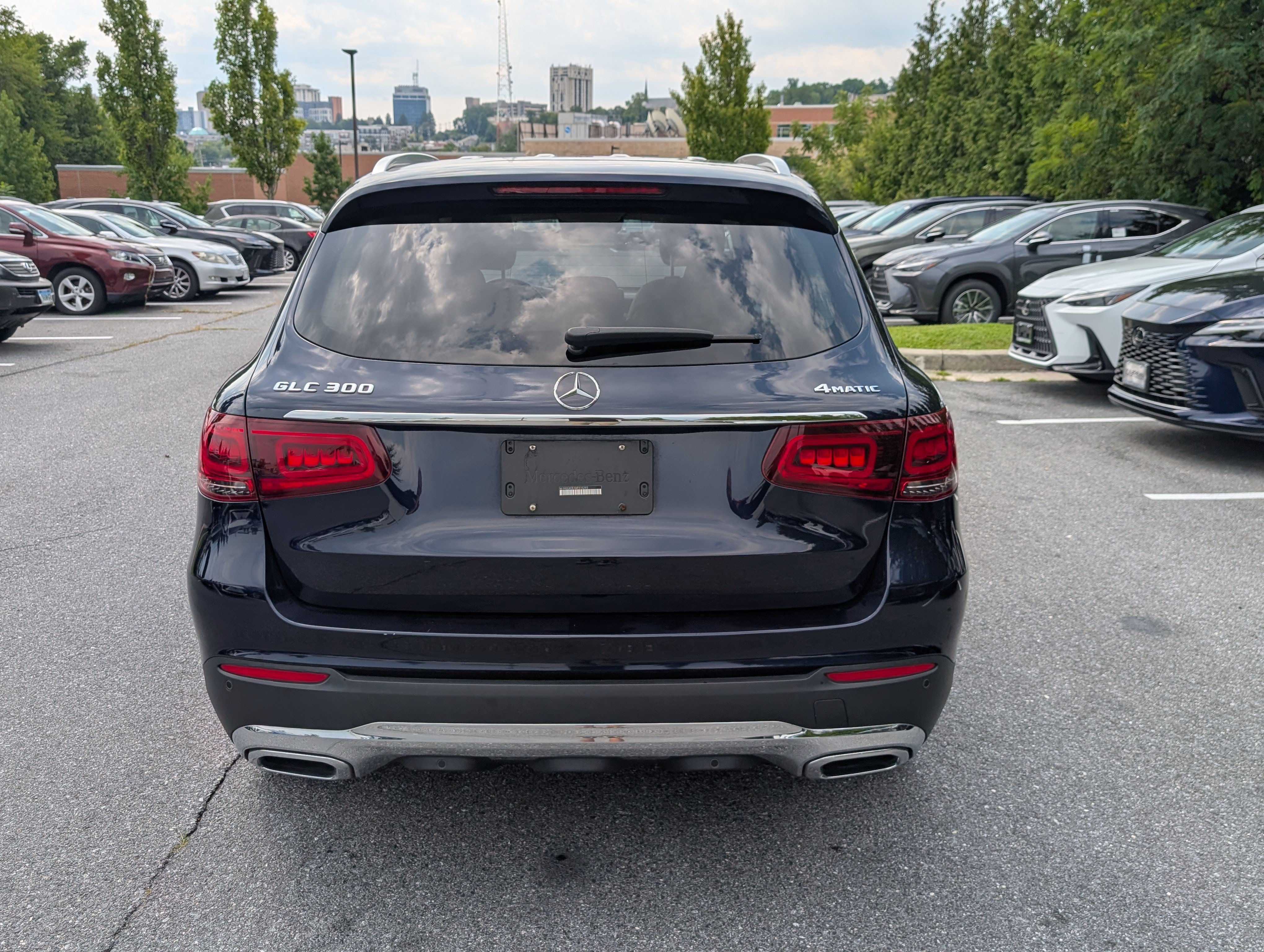 Used 2021 Mercedes-Benz GLC 300 4MATIC image 4