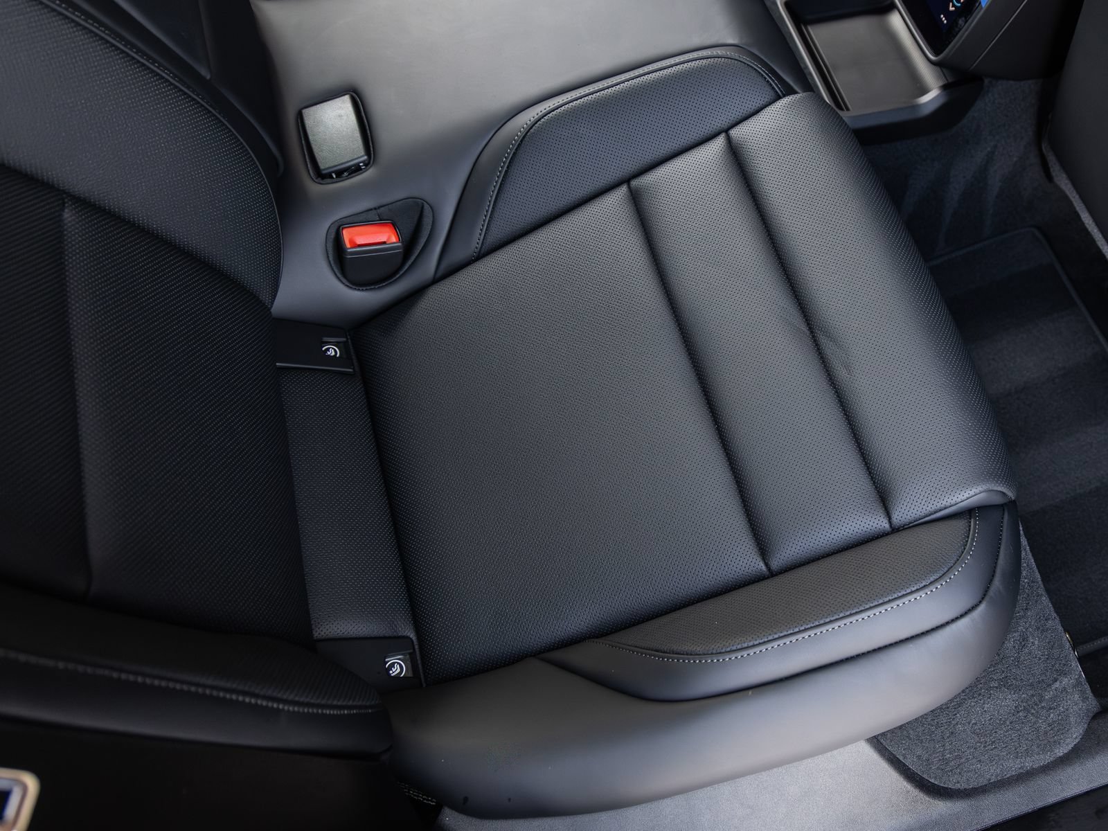 New 2026 Porsche Taycan 4S AWD/4WD image 40