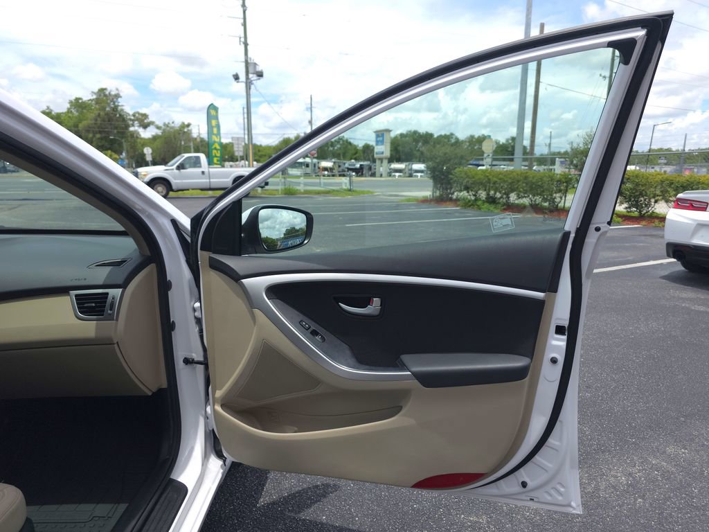 Used 2016 Hyundai Elantra GT FWD image 11