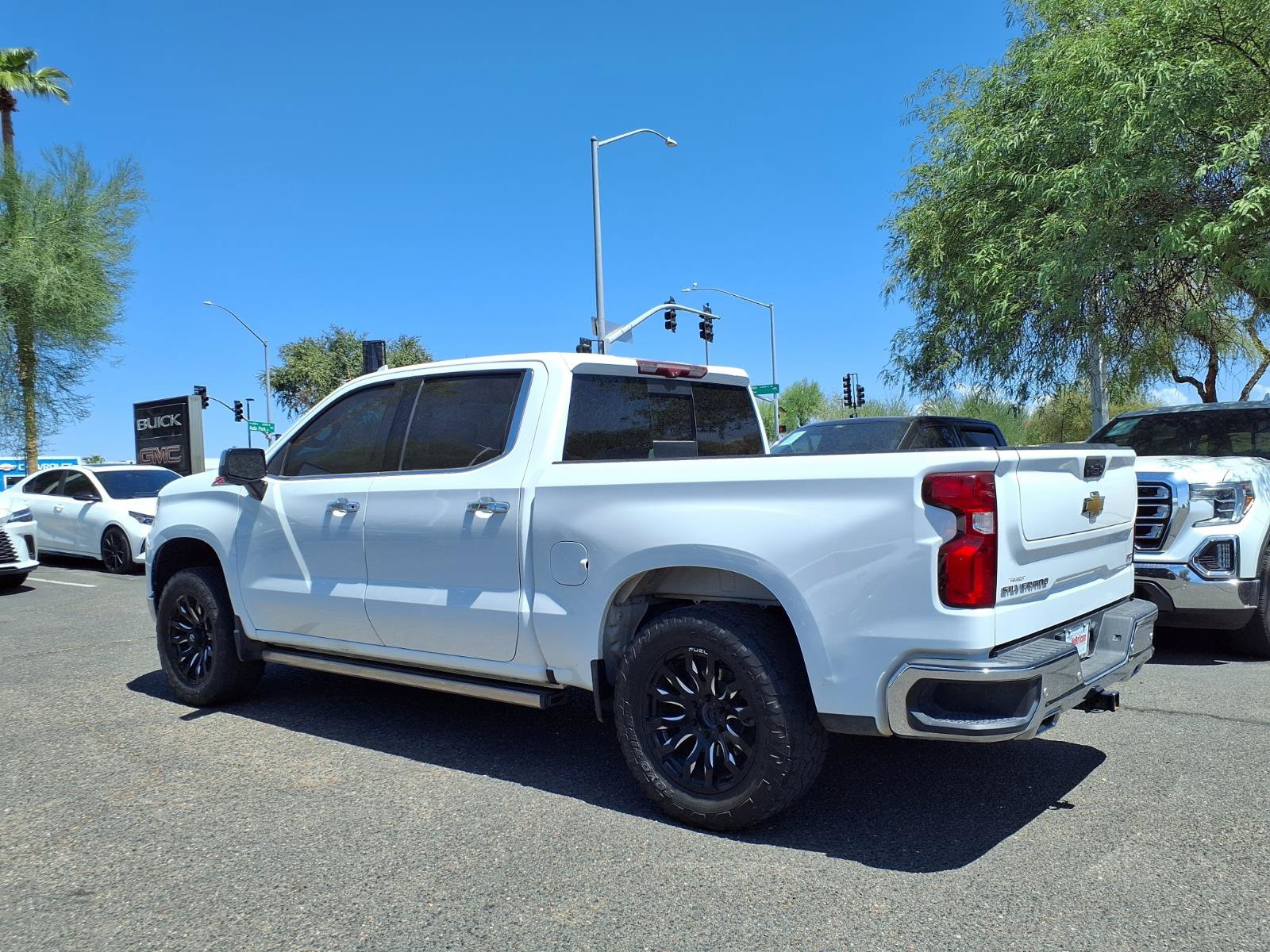 Used 2022 Chevrolet Silverado 1500 LTZ w/ Technology Package AWD/4WD image 9