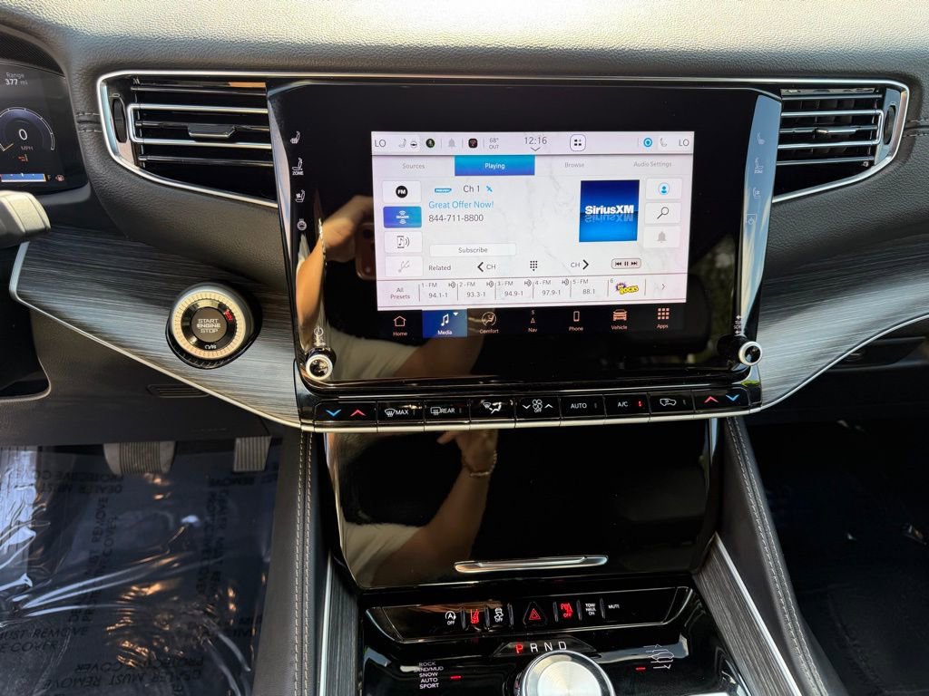 Used 2023 Jeep Wagoneer Series III w/ Preferred Equipment Group image 21