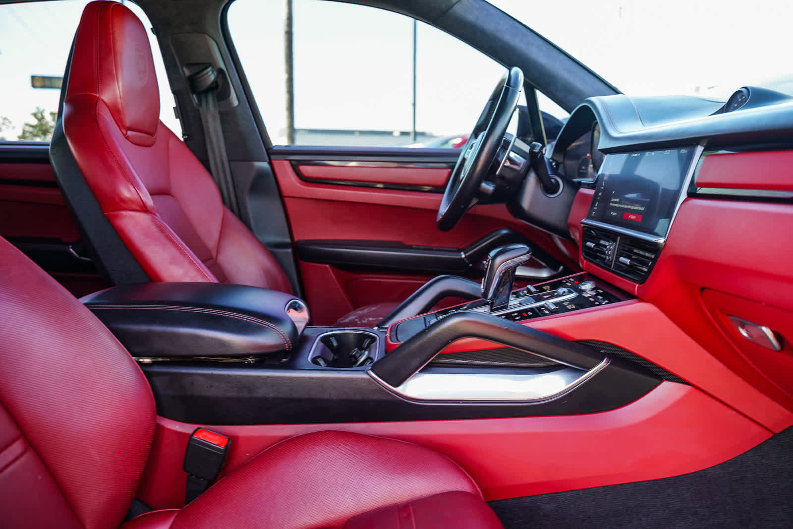 Used 2020 Porsche Cayenne Turbo image 16