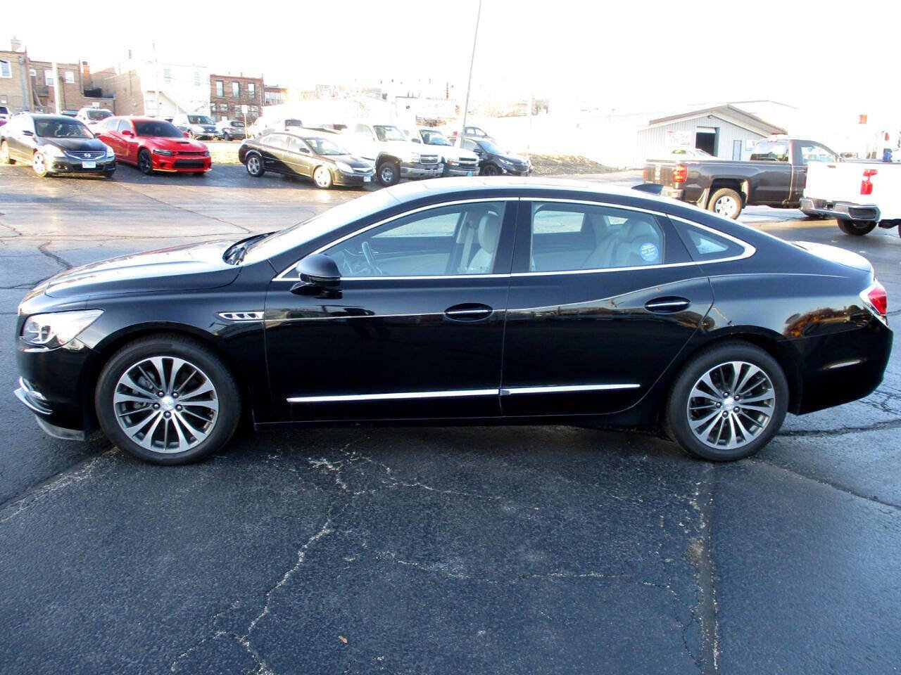 Used 2017 Buick LaCrosse Premium image 4