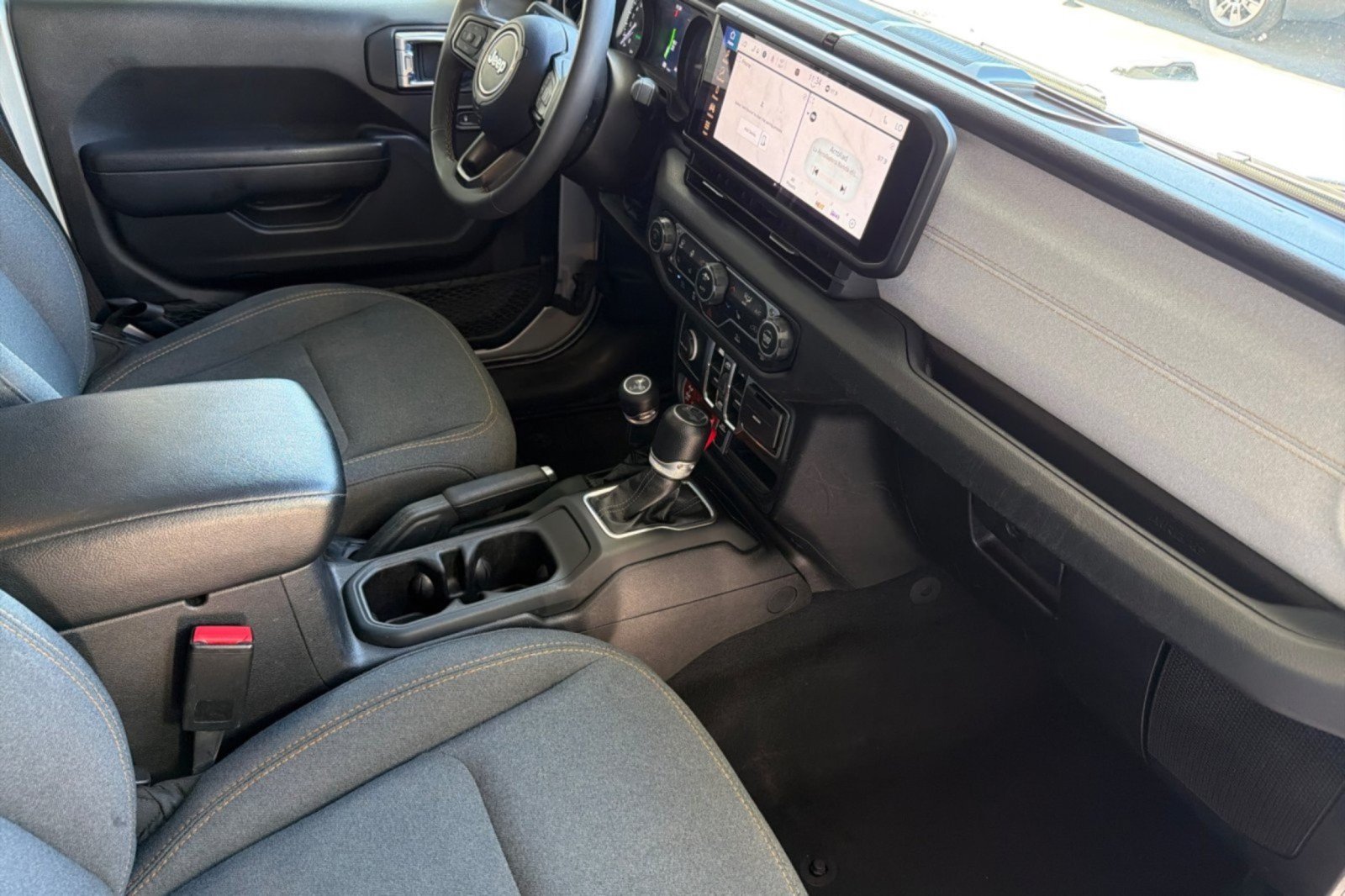 Used 2024 Jeep Wrangler Unlimited AWD/4WD image 15