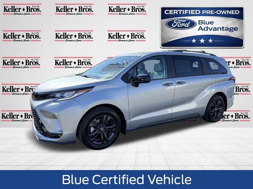 Used 2025 Toyota Sienna XSE w/ XSE Plus Package image 3