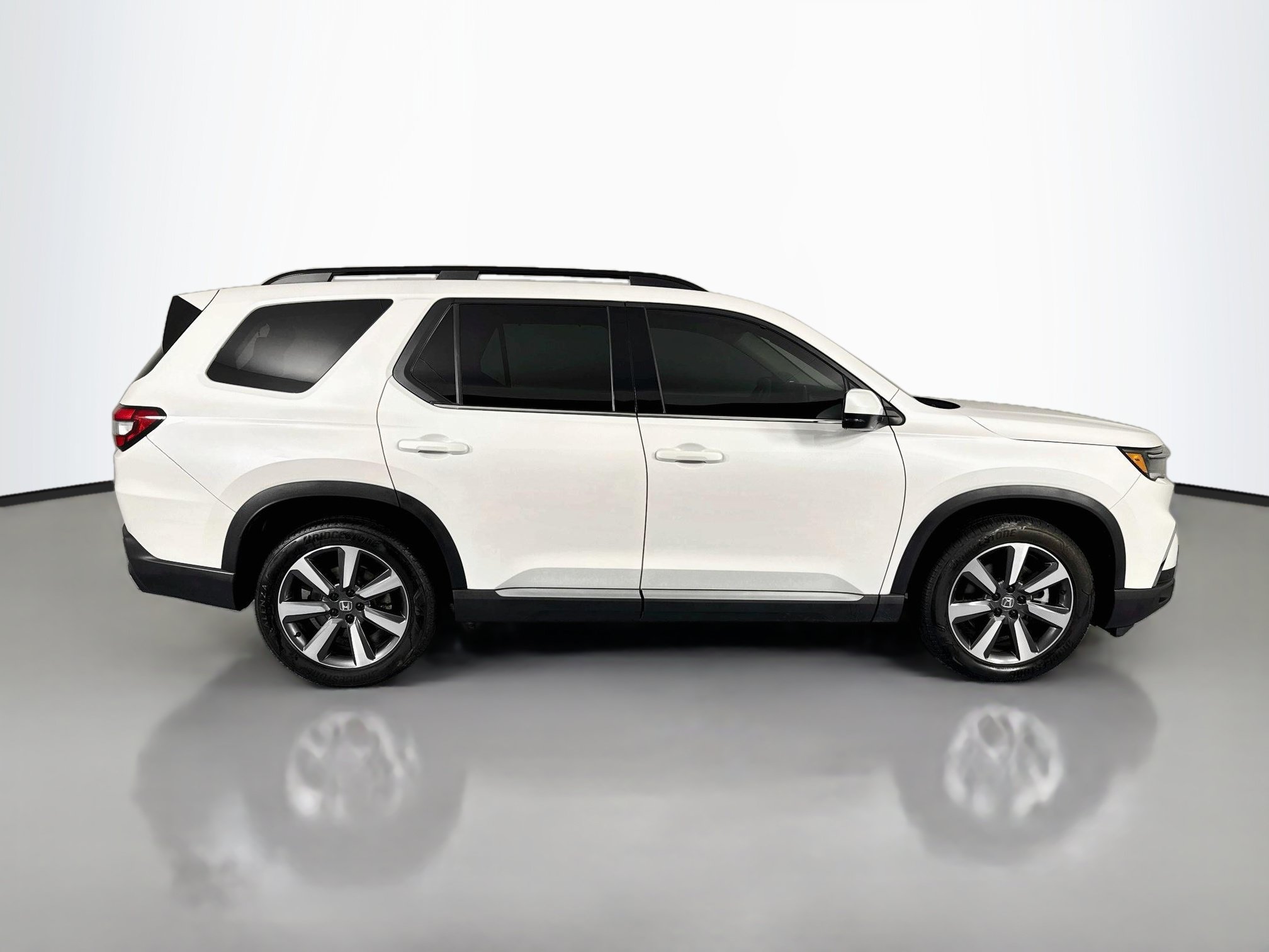 Certified 2024 Honda Pilot Touring image 4