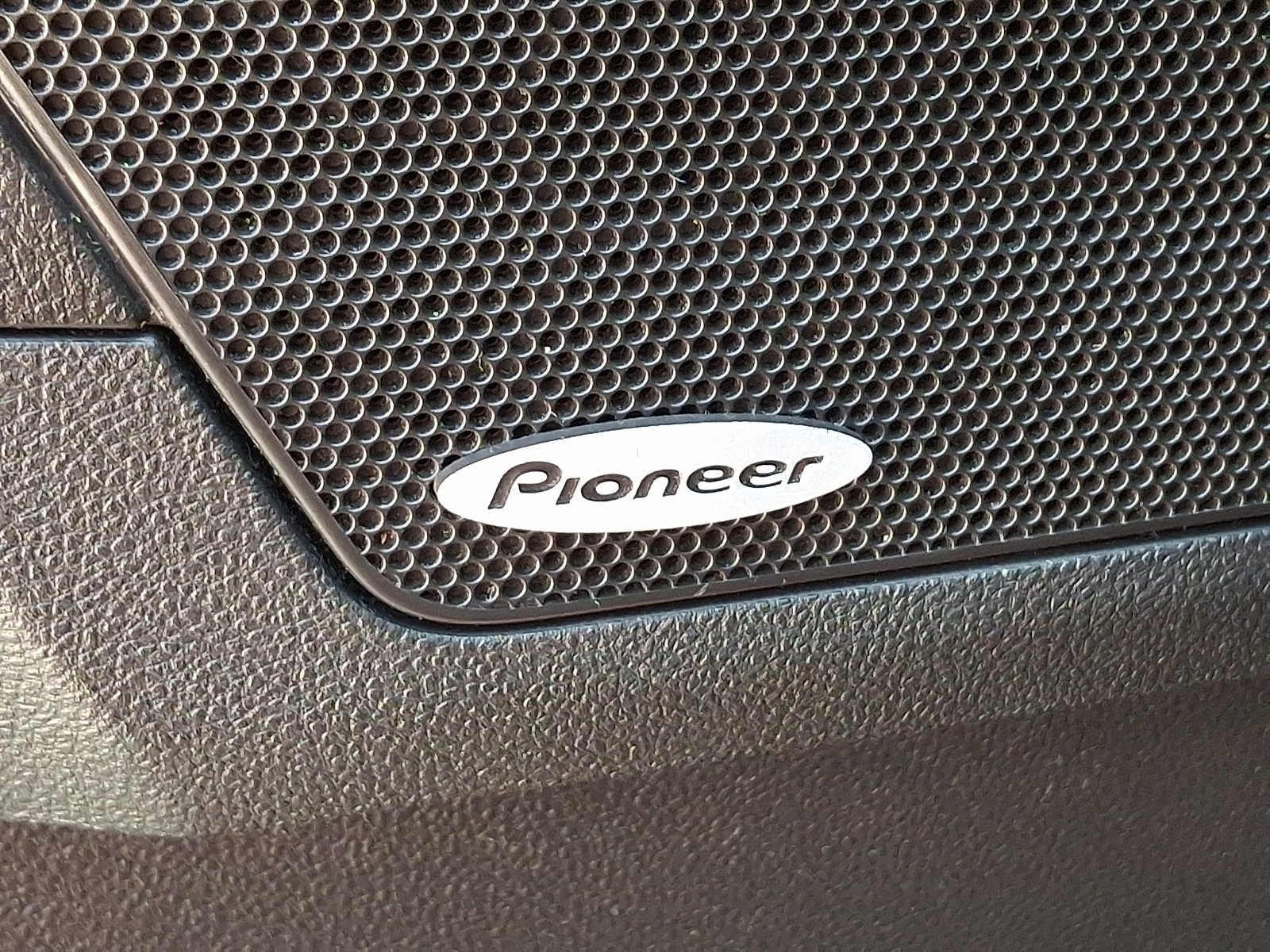 Used 2016 Chevrolet Equinox LTZ w/ Enhanced Convenience Package image 31